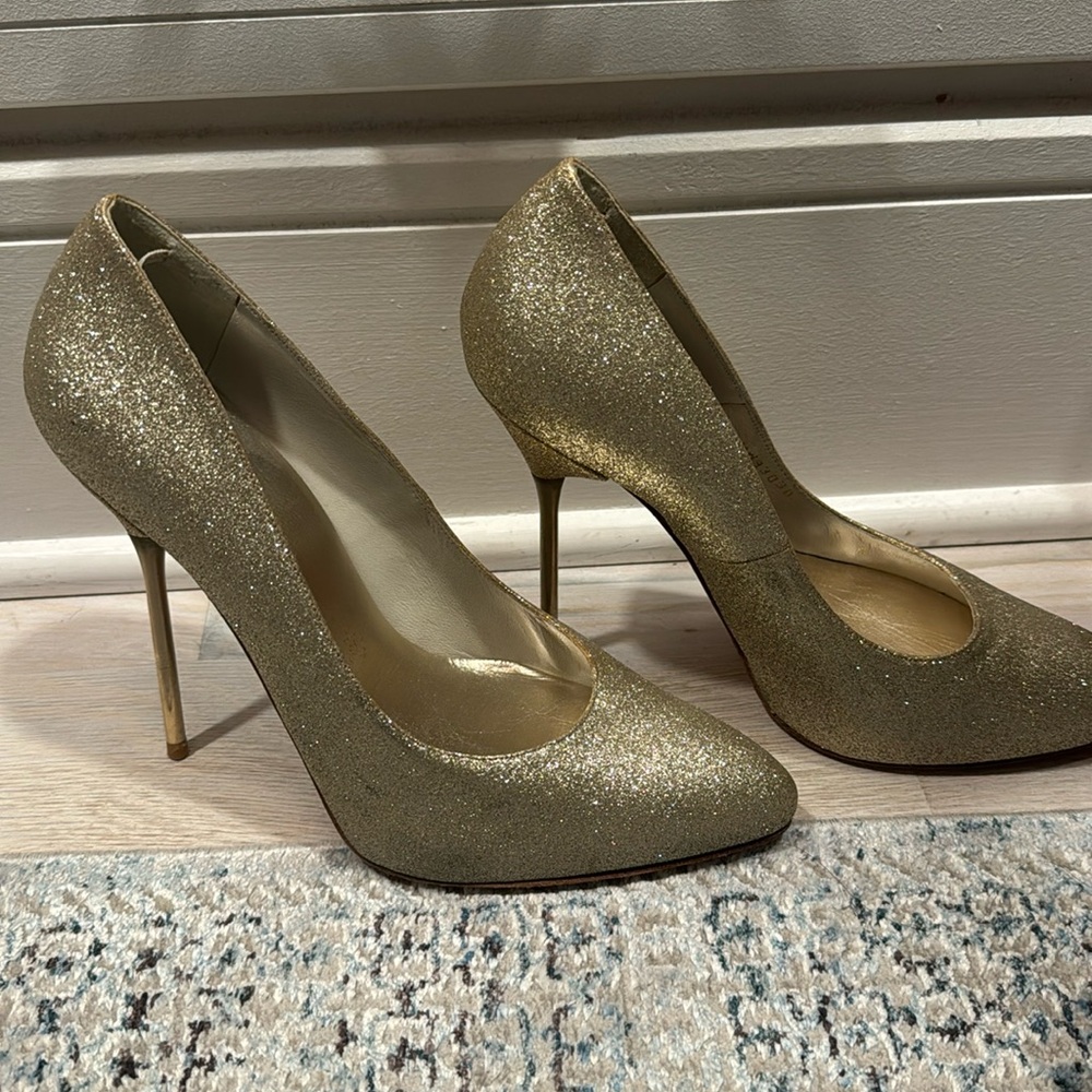 Stuart Weitzman Anni glitter gold pump